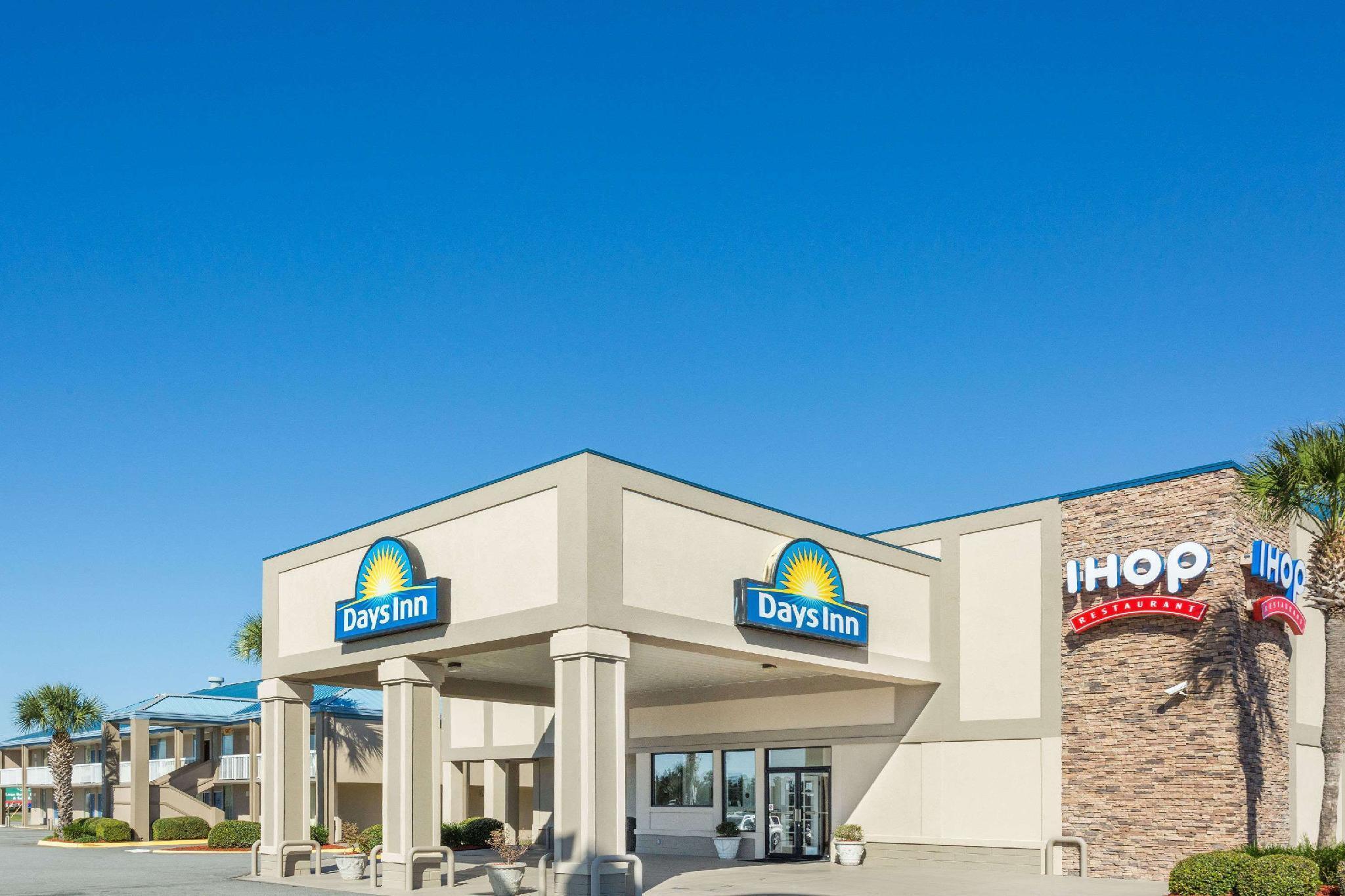 Days Inn By Wyndham Adel I-75 Екстериор снимка