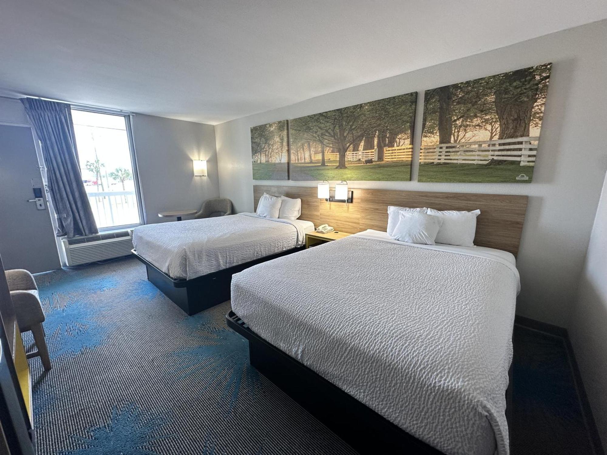 Days Inn By Wyndham Adel I-75 Екстериор снимка