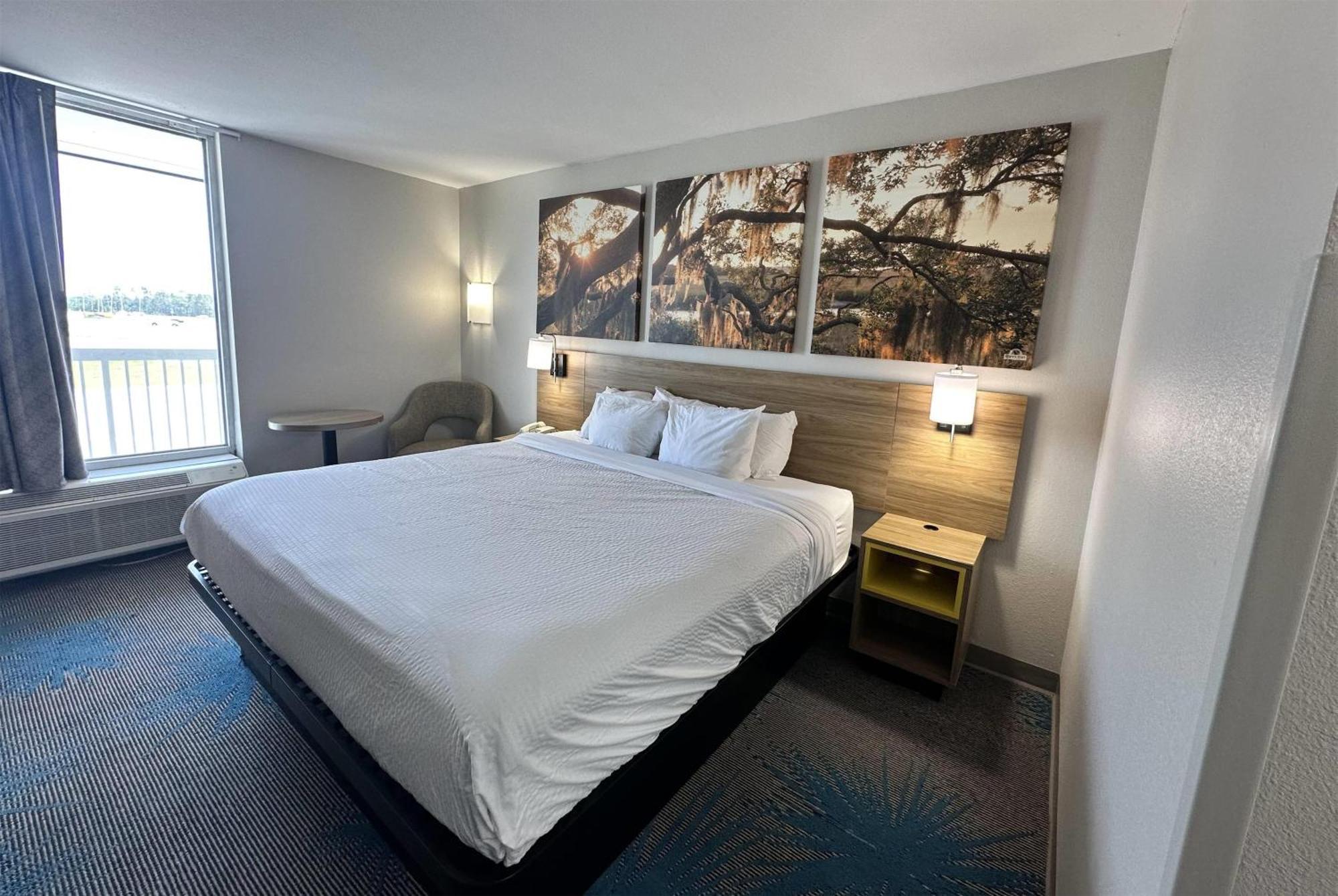 Days Inn By Wyndham Adel I-75 Екстериор снимка