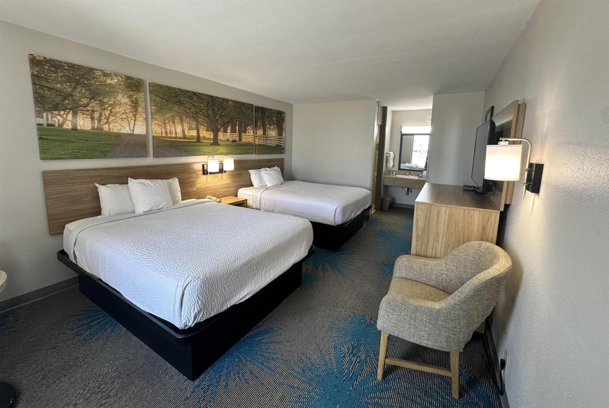 Days Inn By Wyndham Adel I-75 Екстериор снимка