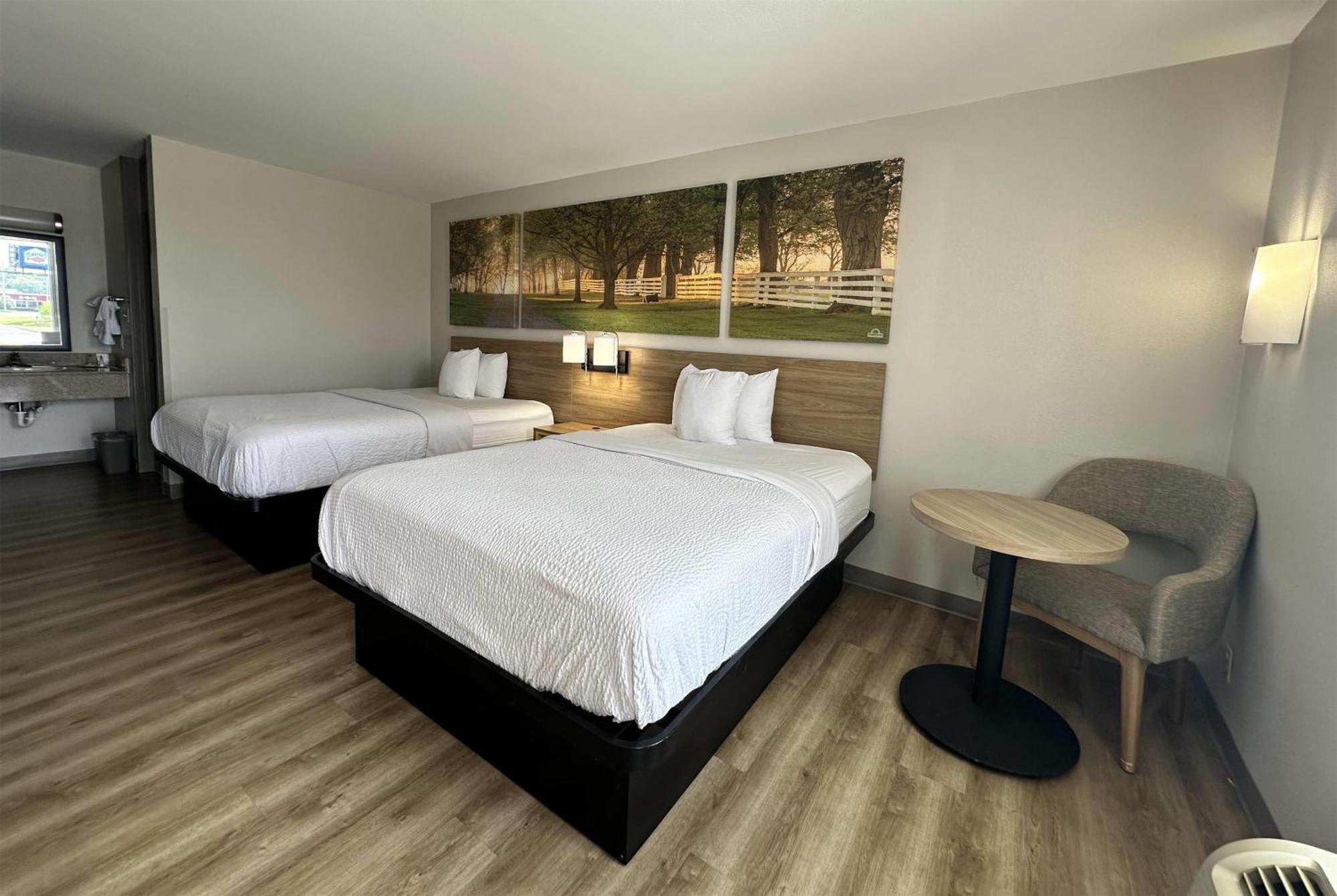 Days Inn By Wyndham Adel I-75 Екстериор снимка