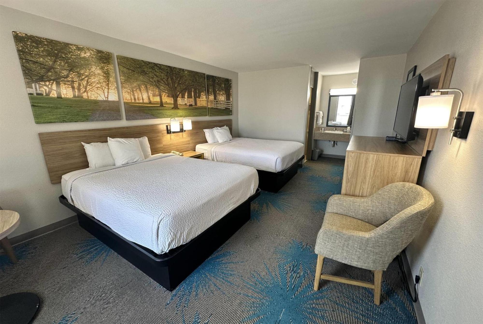 Days Inn By Wyndham Adel I-75 Екстериор снимка