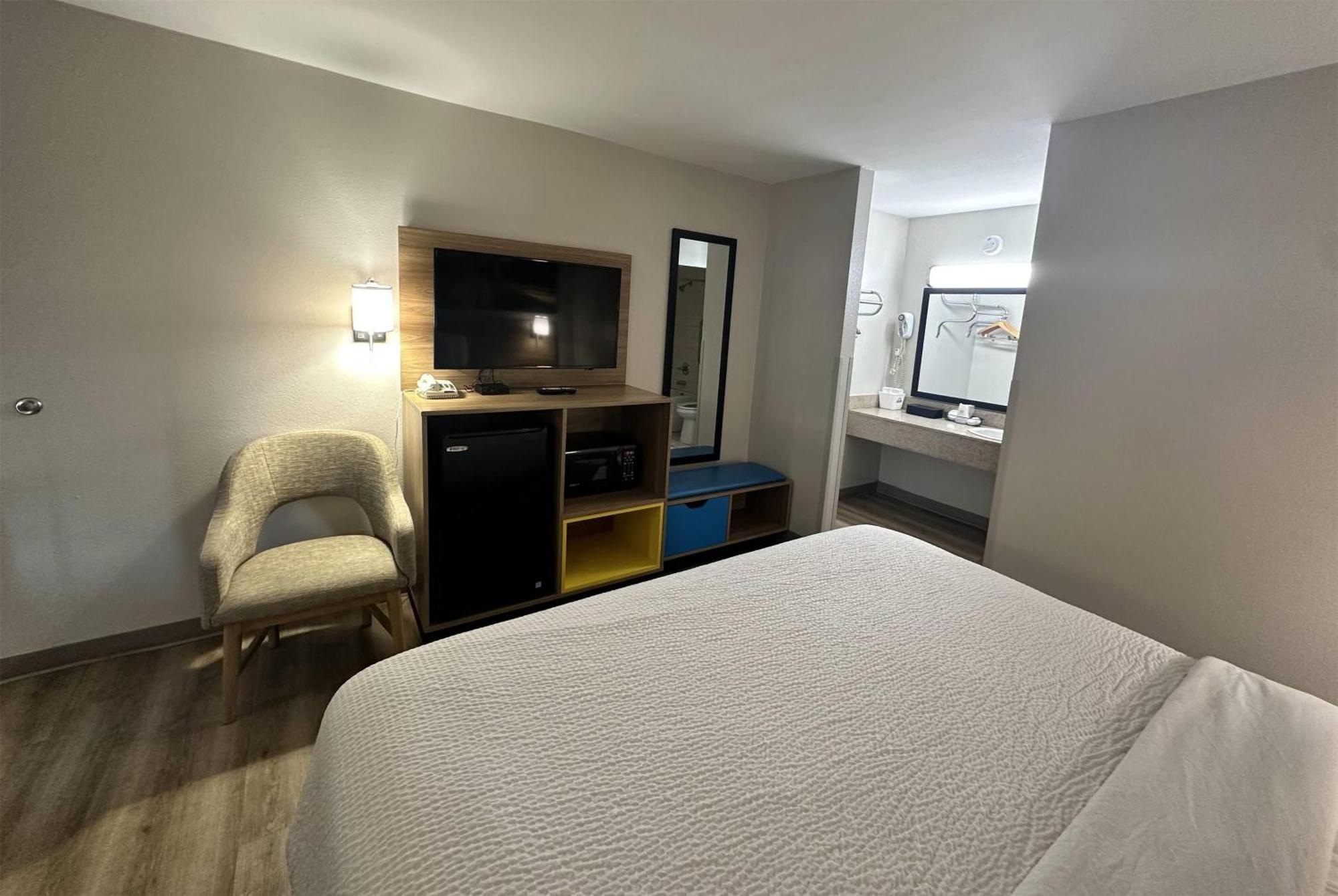 Days Inn By Wyndham Adel I-75 Екстериор снимка